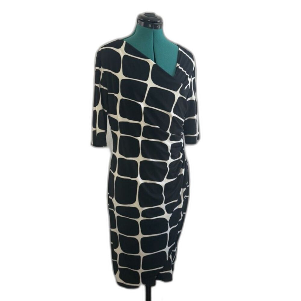 Adressing Woman black and white dress. Size XL